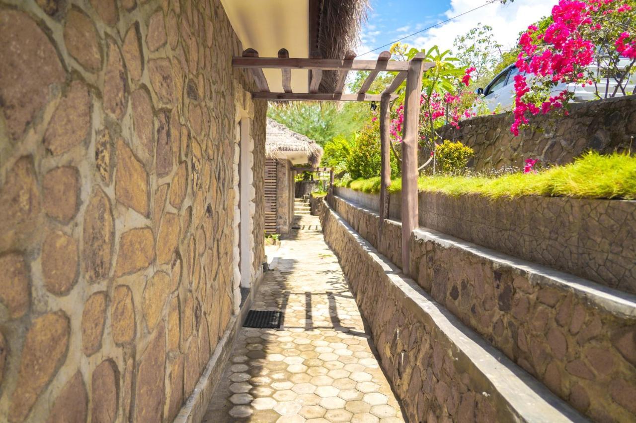 Theodor Hotel Labuan Bajo Buitenkant foto