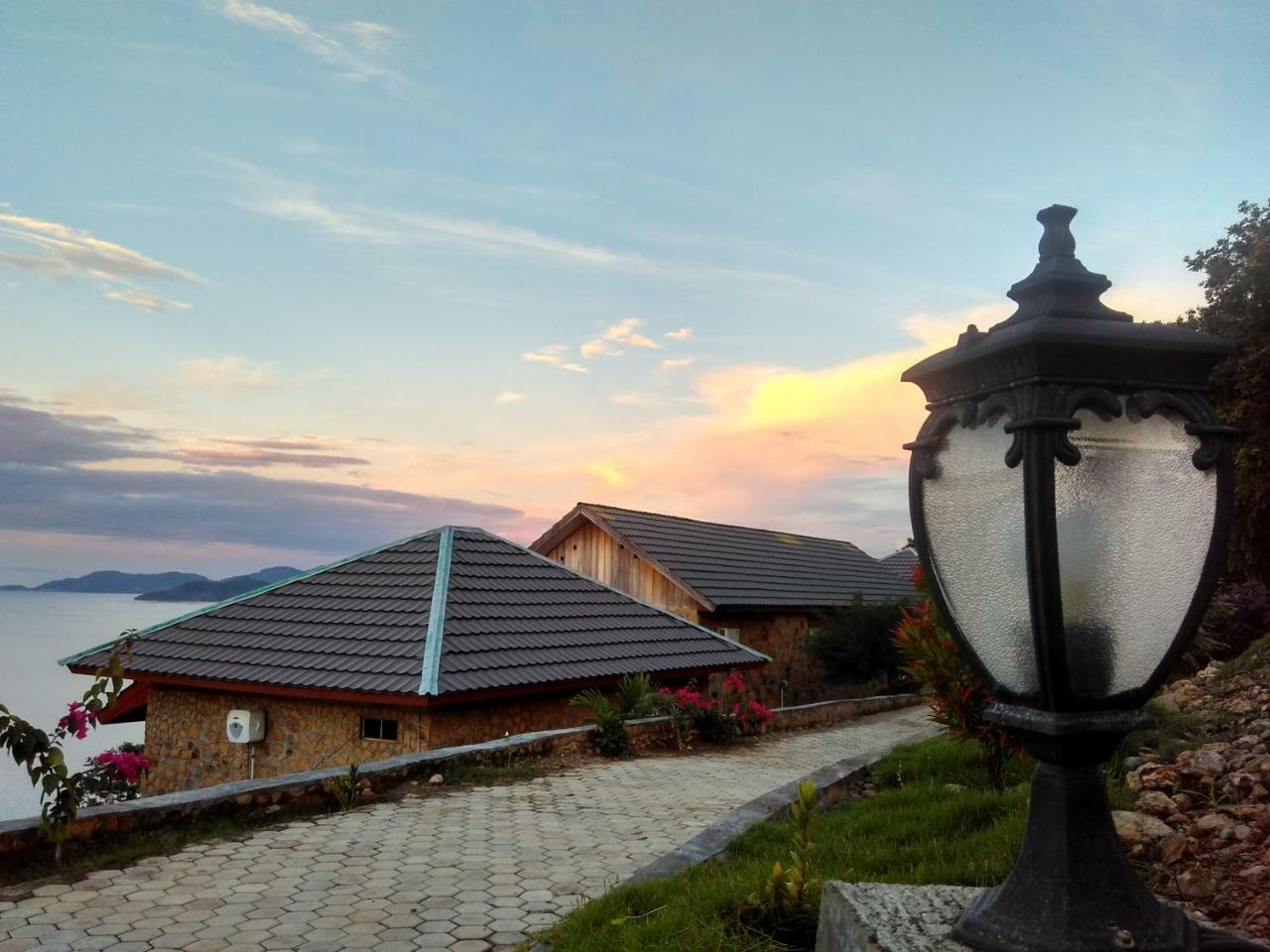 Theodor Hotel Labuan Bajo Buitenkant foto