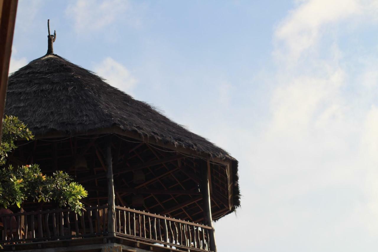 Theodor Hotel Labuan Bajo Buitenkant foto