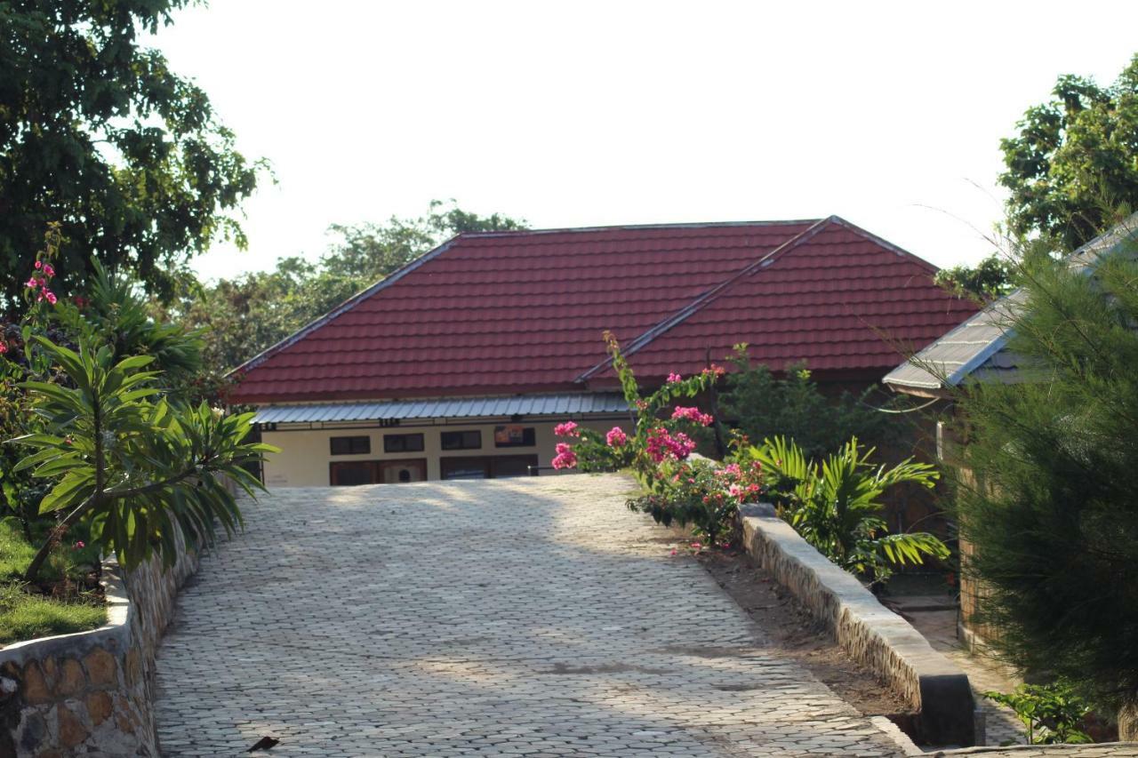 Theodor Hotel Labuan Bajo Buitenkant foto
